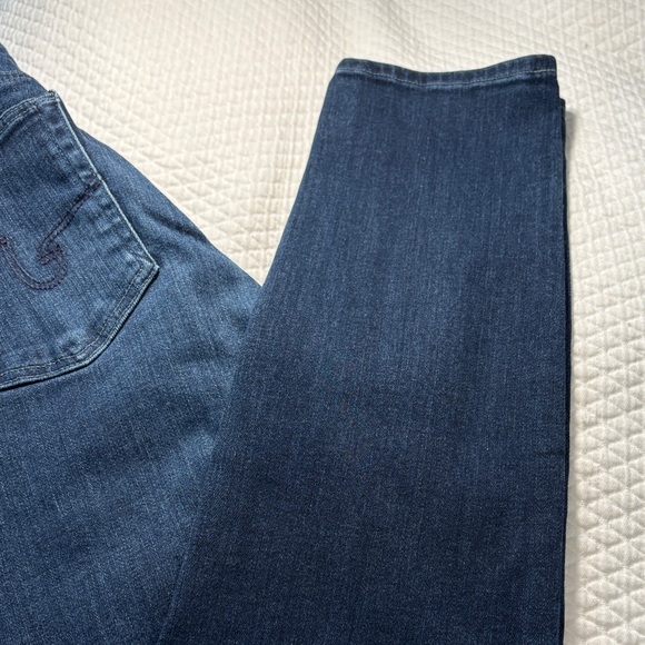 Classic High Rise Jeans - Picture 8 of 10